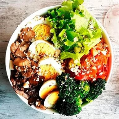Ensalada Grande, Jugo y Sopa O Fruta