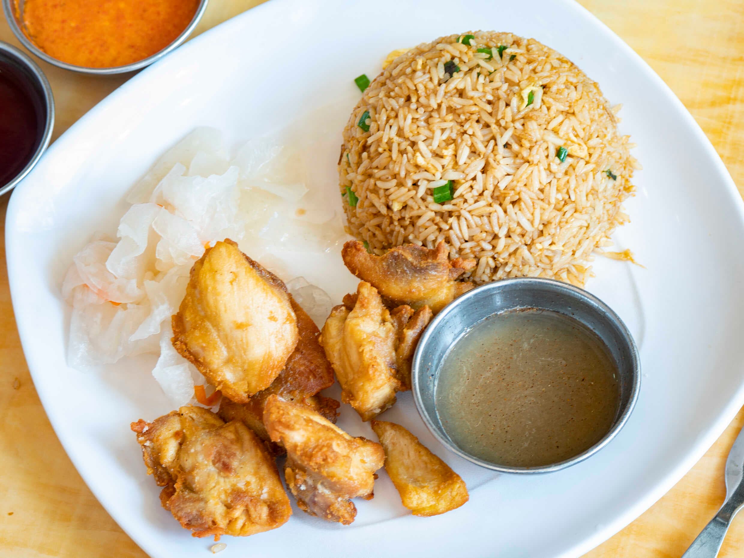 Chicharron de Pollo con Nabo Encurtido