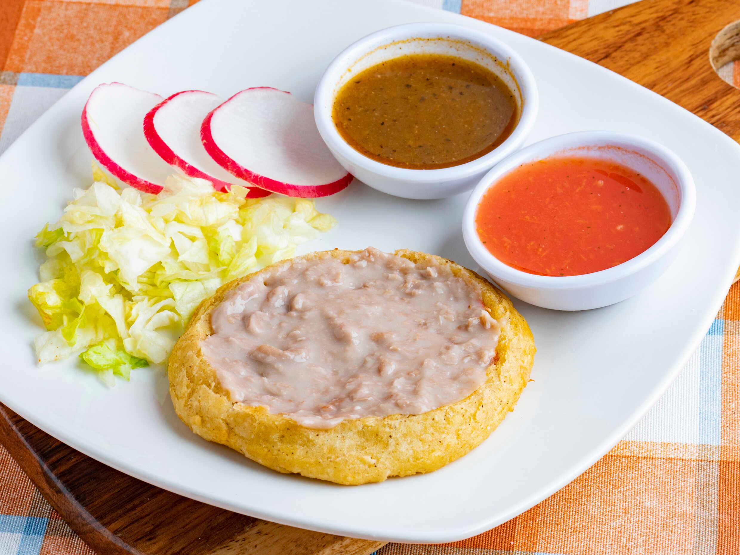 Sope con Frijol