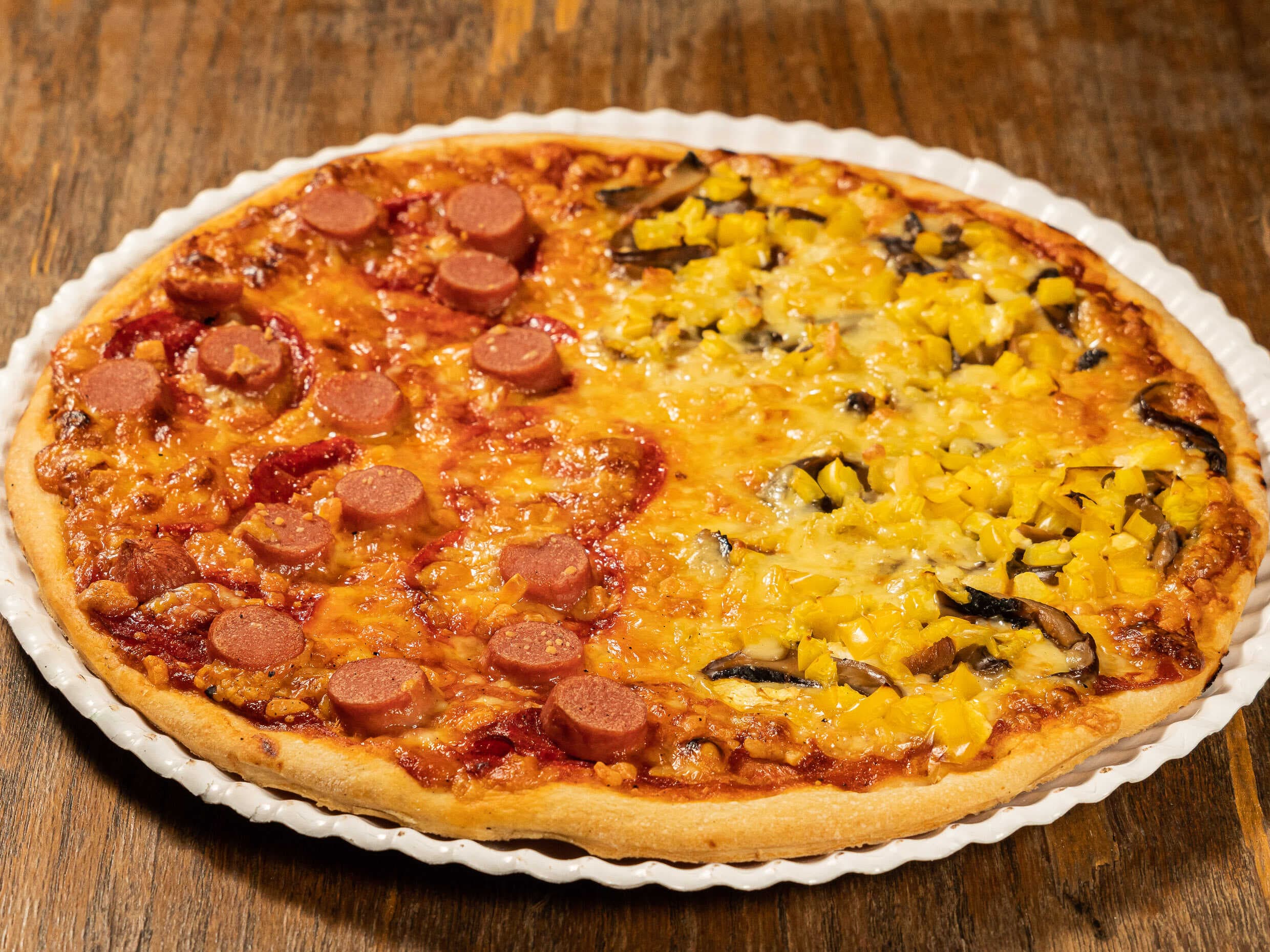 Francesa Mitad Pepperoni con Salchichas Mediana