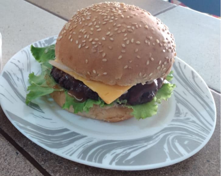 Hamburguesa con queso +  Papas fritas