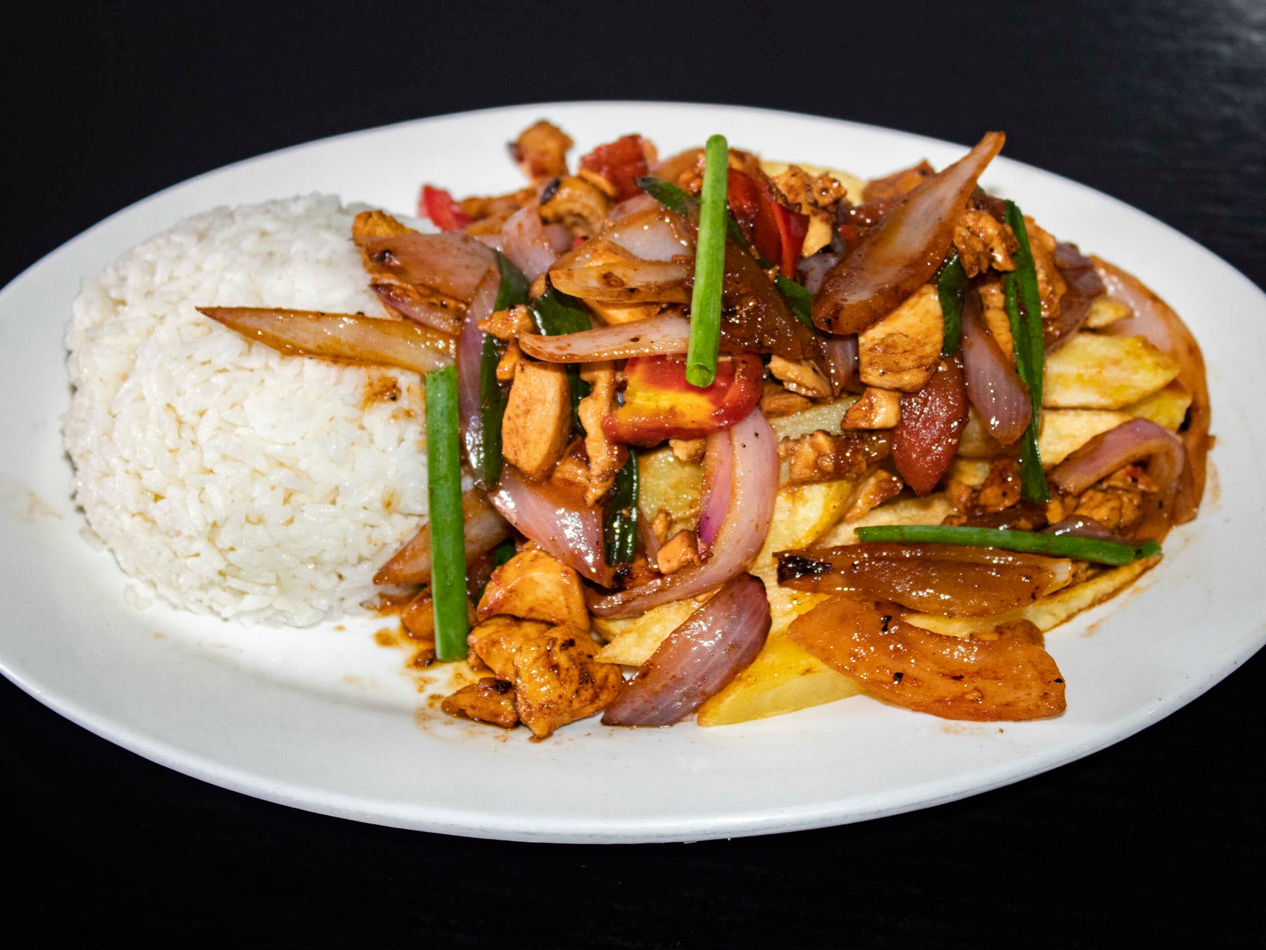 Pollo Saltado
