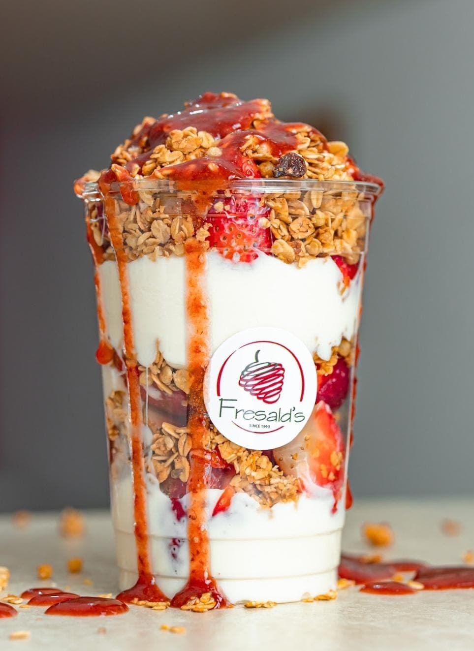 1 Parfait de Fresa 12 Onz + Salsa de Fresa