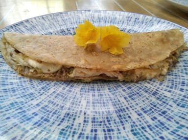 QUESADILLA DE TINGA DE RES