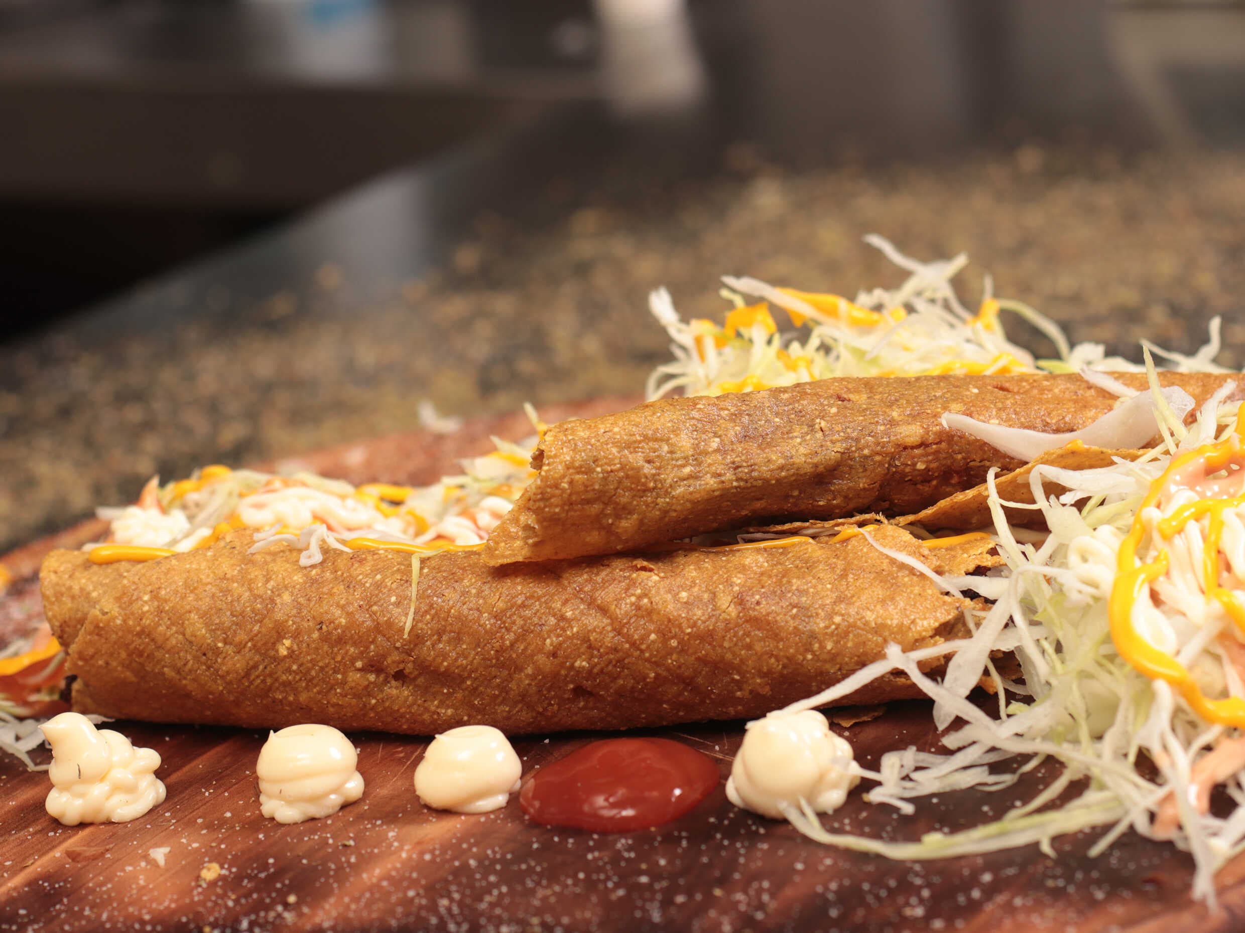 Super Taco Doble con Acompañamiento