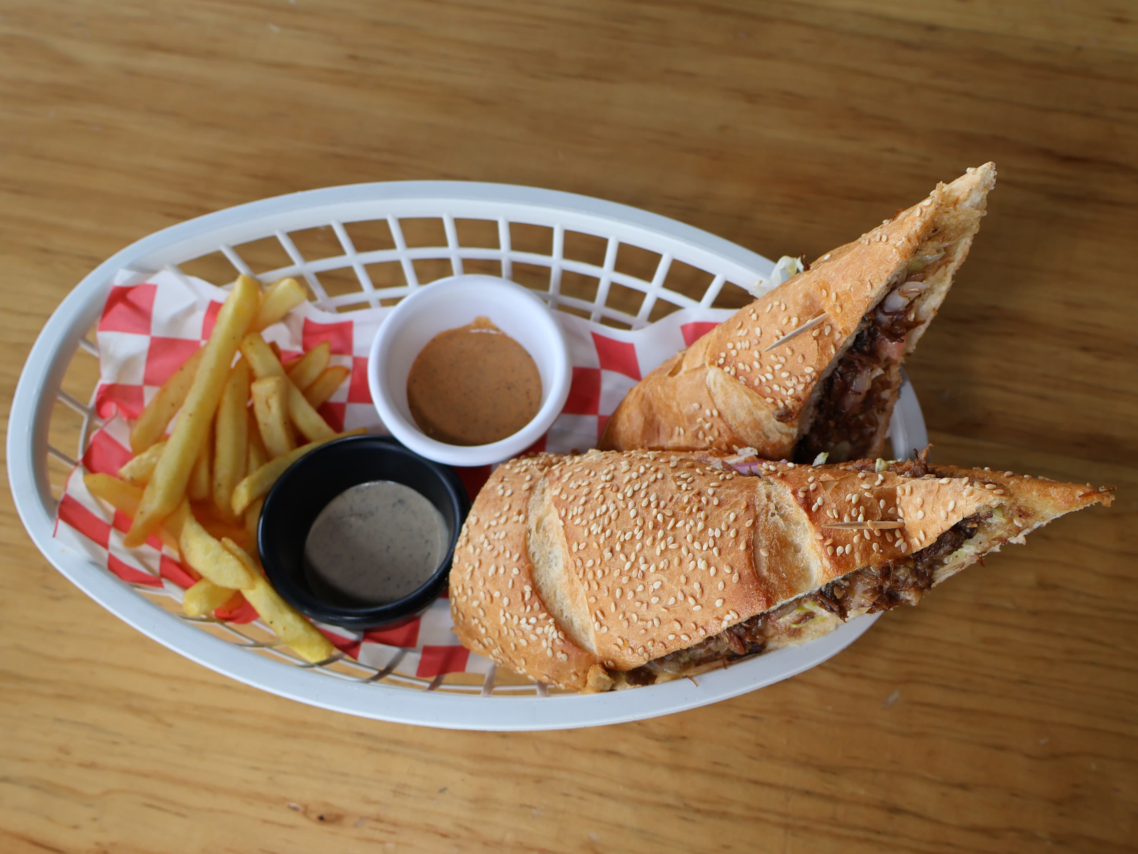 Po'Boy de Carne Deshebrada Estilo Nueva Orleans