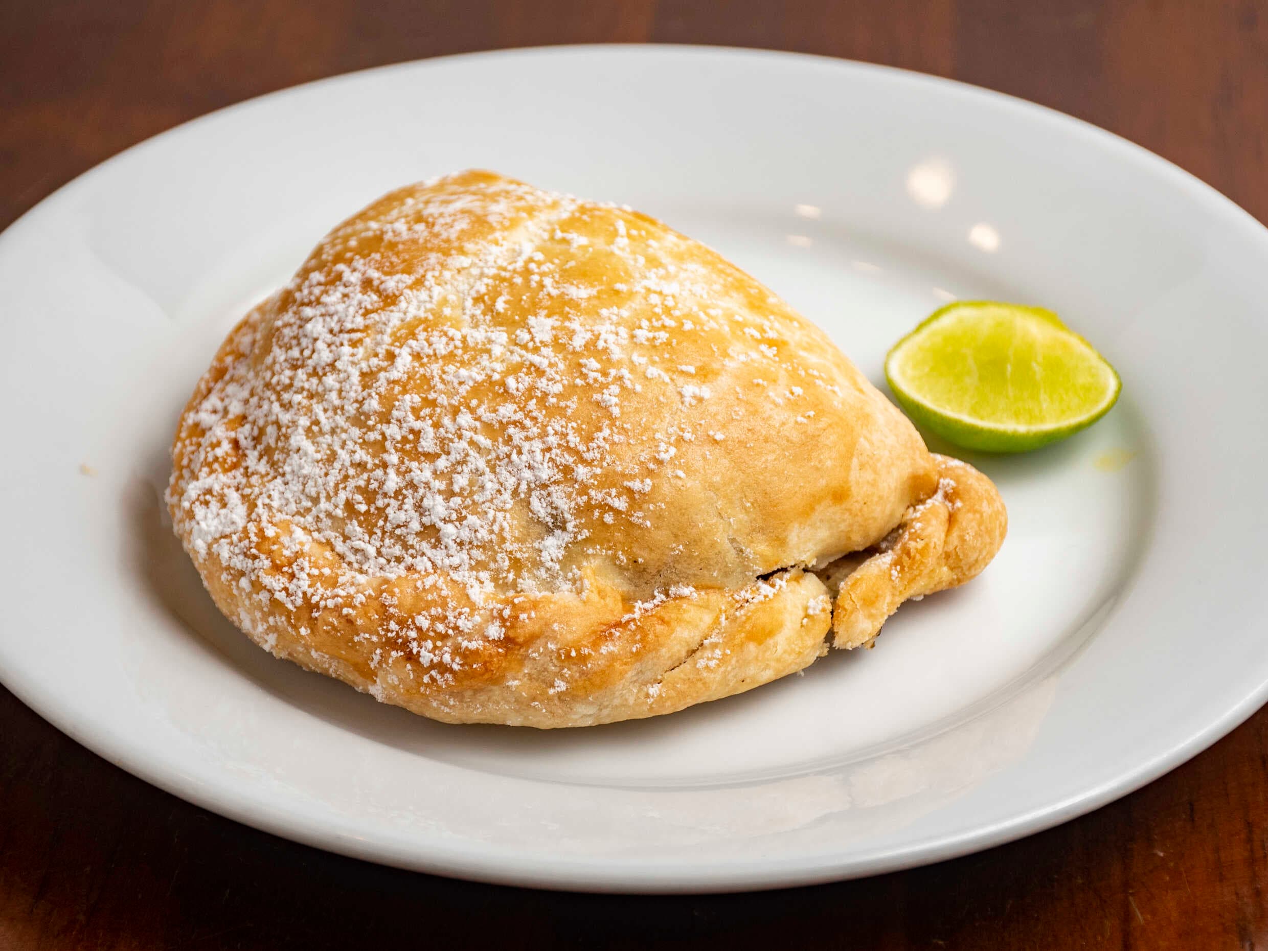 Empanada de Carne + Café Americano