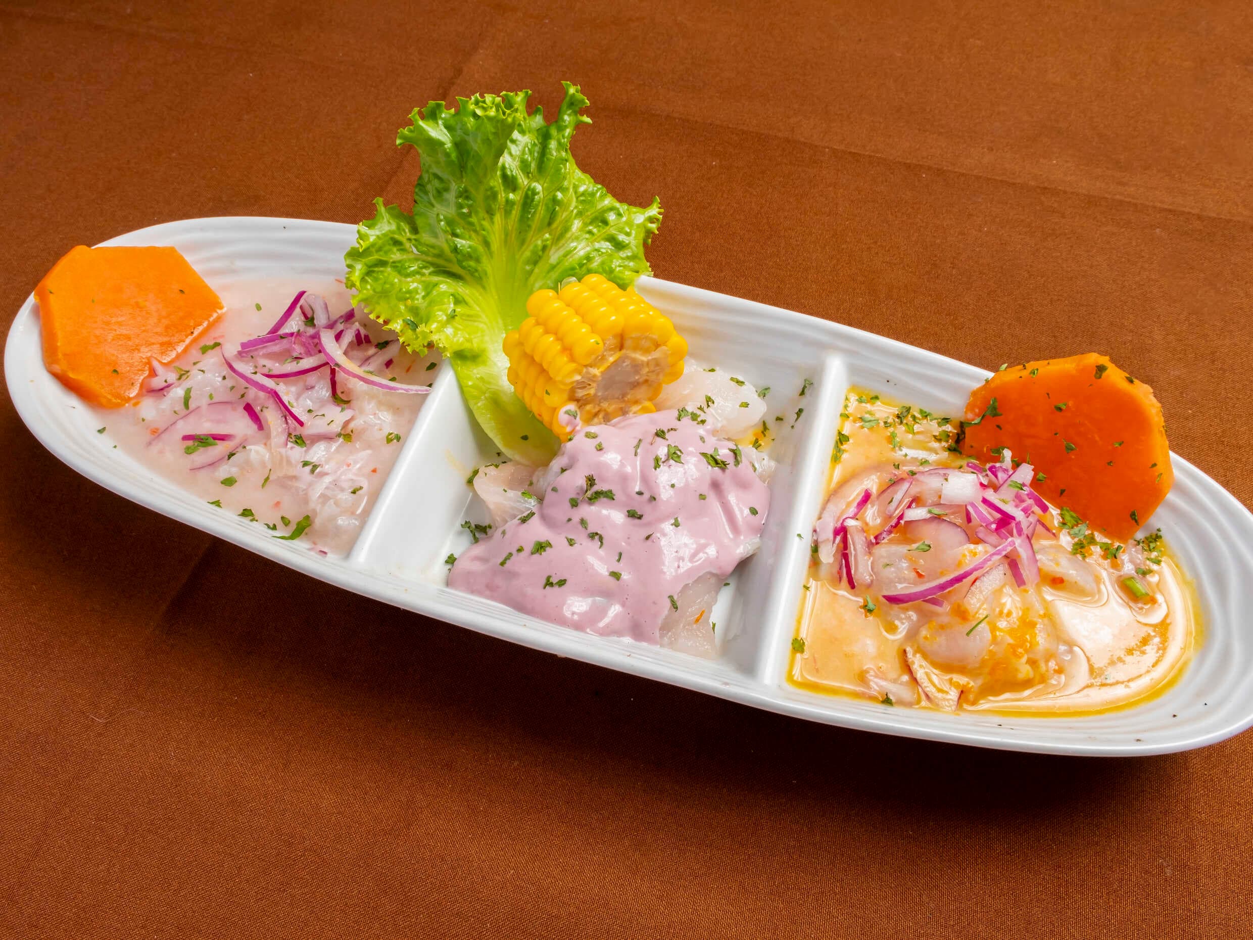 Tiradito de Corvina en Crema de Mejillones