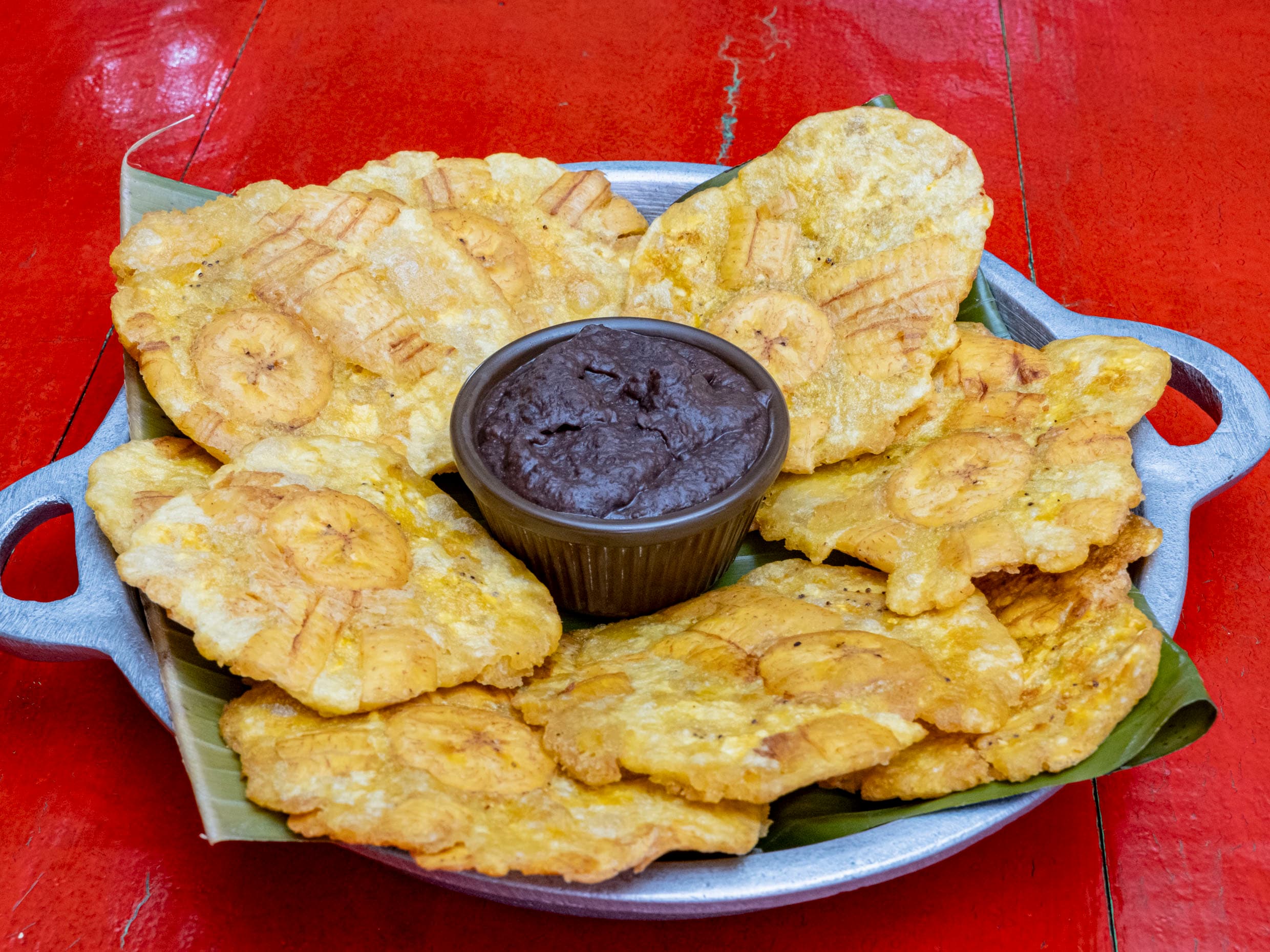 Patacones con frijoles