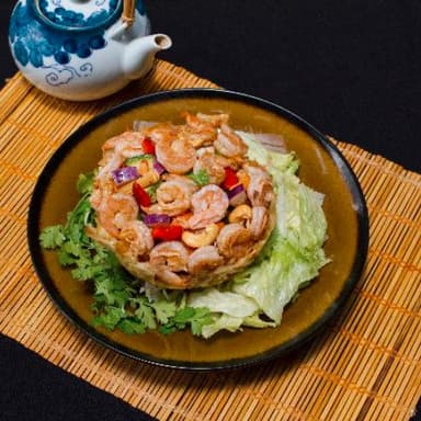 Camarones Salteados con Semillas de Marañón en Nid