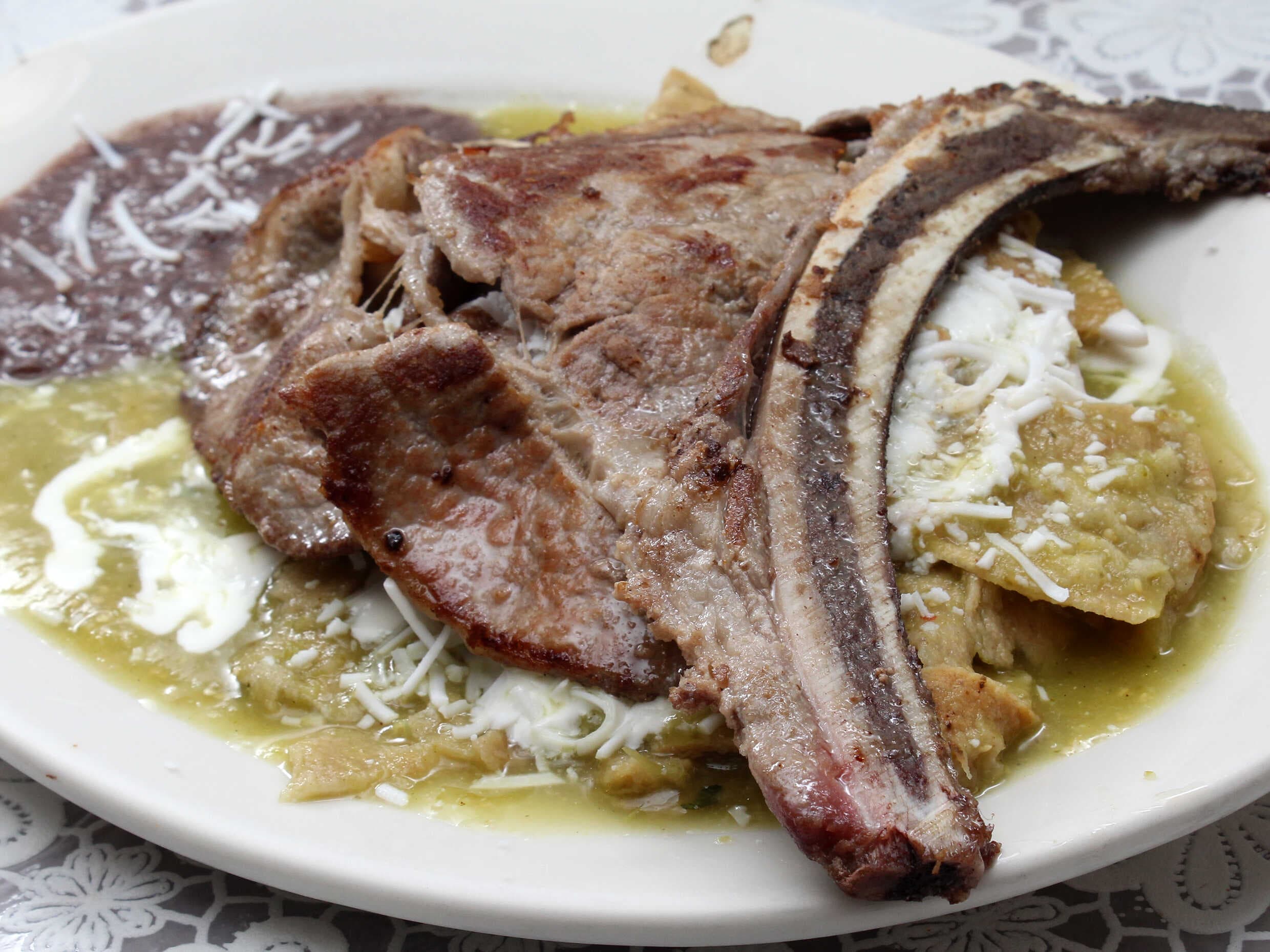 Chilaquiles con Costilla de Res