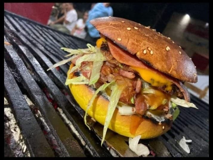 Hamburguesa Especial + papas