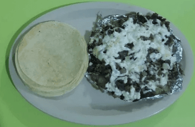 Papa con Suadero y Quesillo