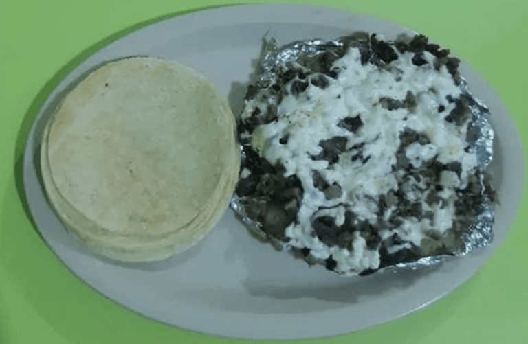 Papa con Suadero y Quesillo