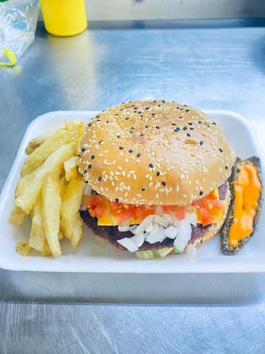 Hamburguesa Sencilla C/ Papas Naturales