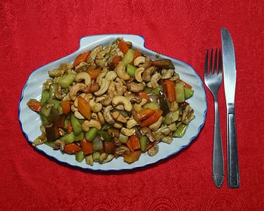 52A - Pollo en tajadas con Semillas de Marañón