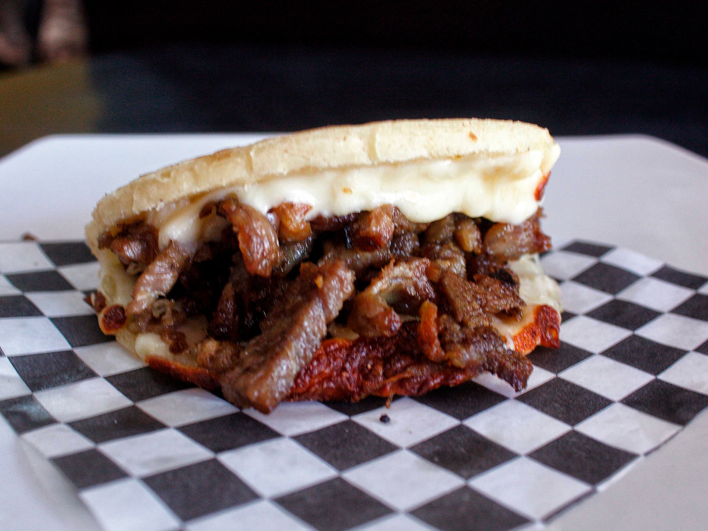 Arepa de Carne Asada