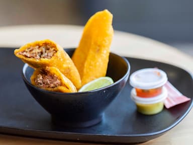 Combo: 2 Empanadas Desmechadas + 1 Gaseosa 250ml