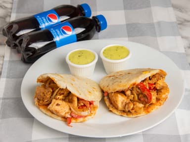 Combo Pareja Arepas de Pollo al Wok mas Gaseosas