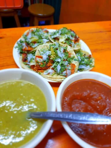 TACO AL PASTOR CON QUESO DE MAIZ