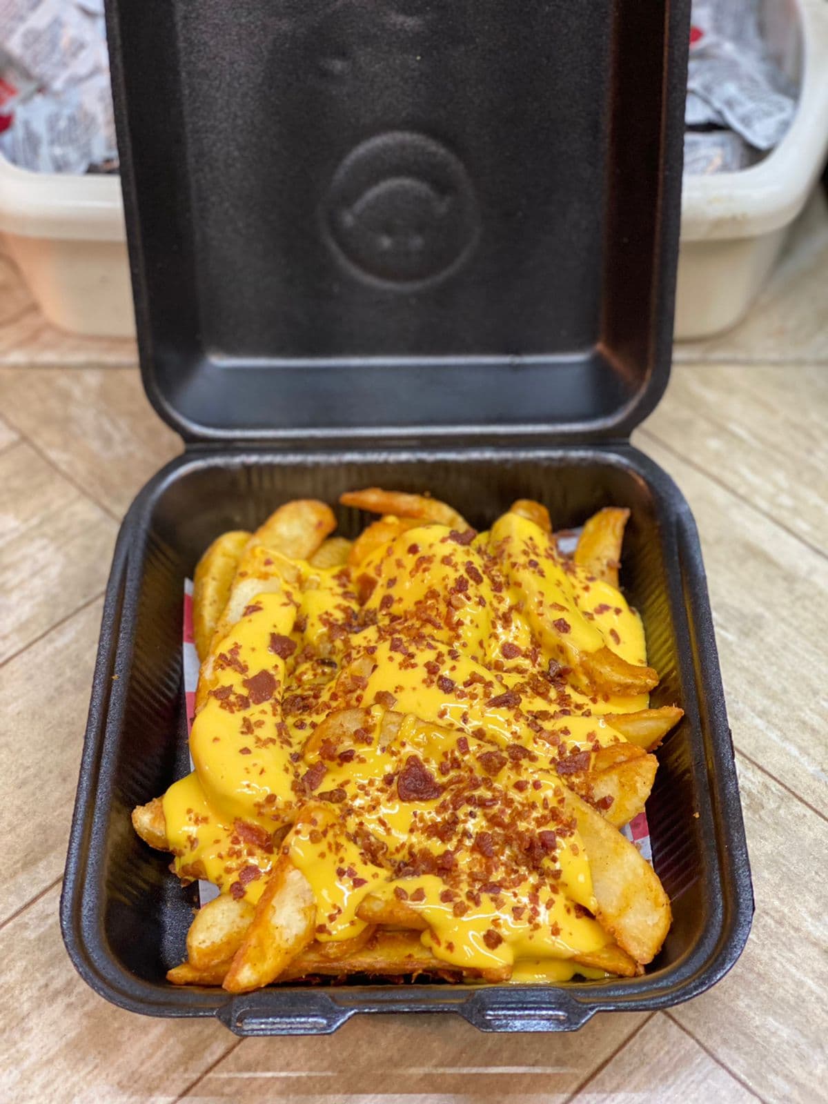 Papas con Queso y Tocino