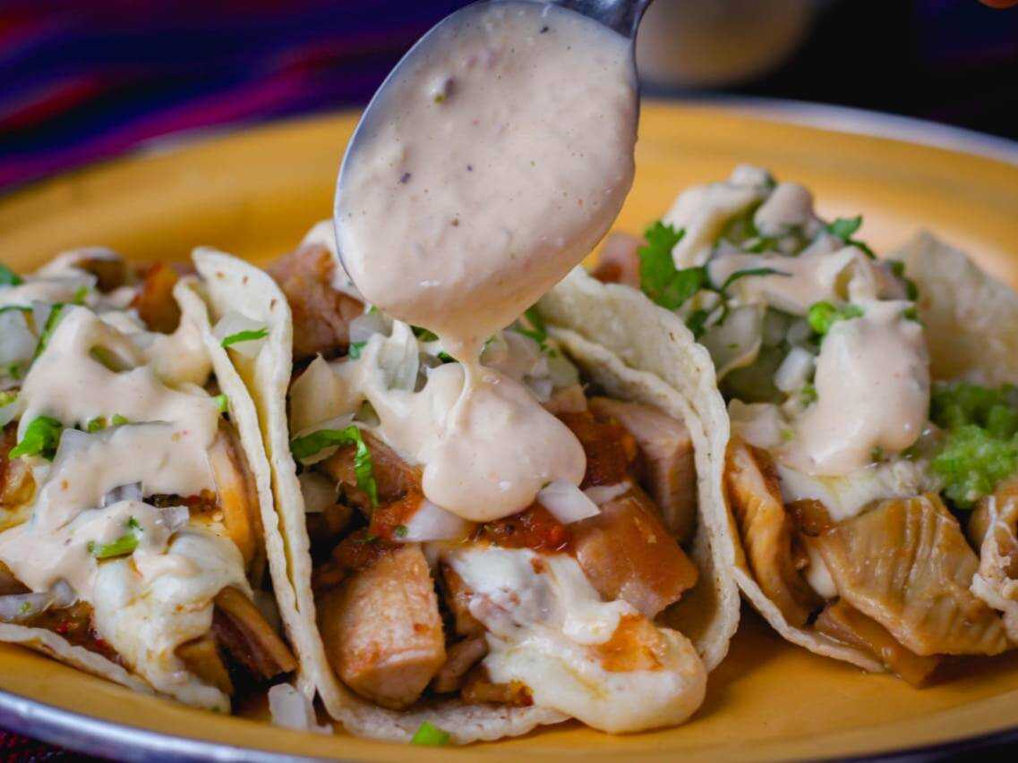 Taco de Chicharrón y Queso