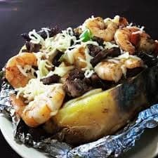Papa Rellena de Mar y Tierra