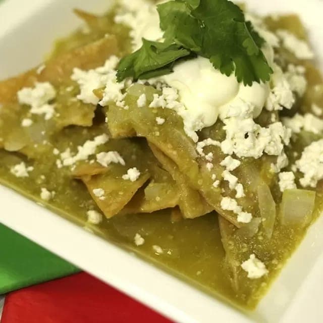 Chilaquile con milanesa verdes