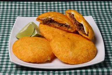 Arepa de huevo y carne