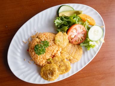 Arroz Con Pollo + Papas + Ensalada