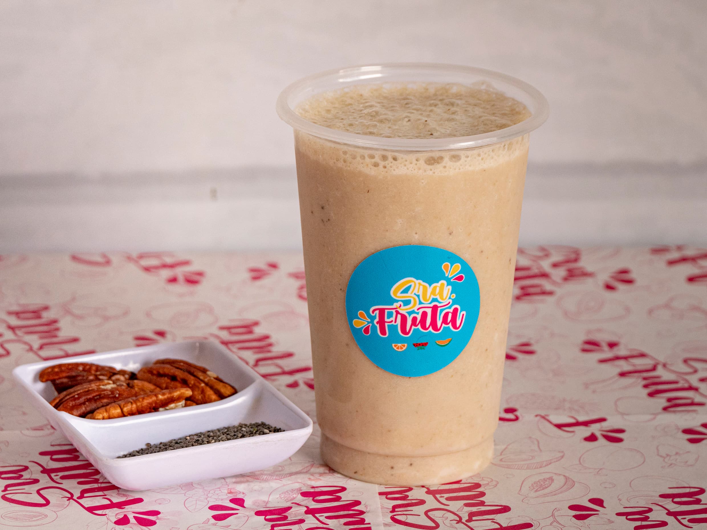Jugo de Plátano, Pecana, Chía, Maca y Leche.