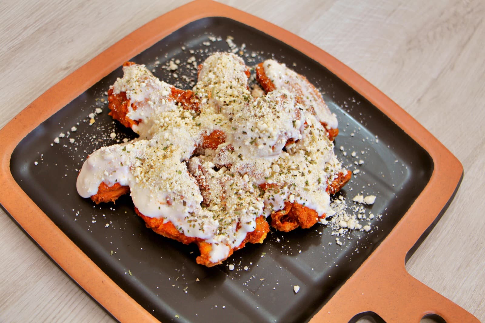 Alitas Ajo y Parmesano 10 Pzas