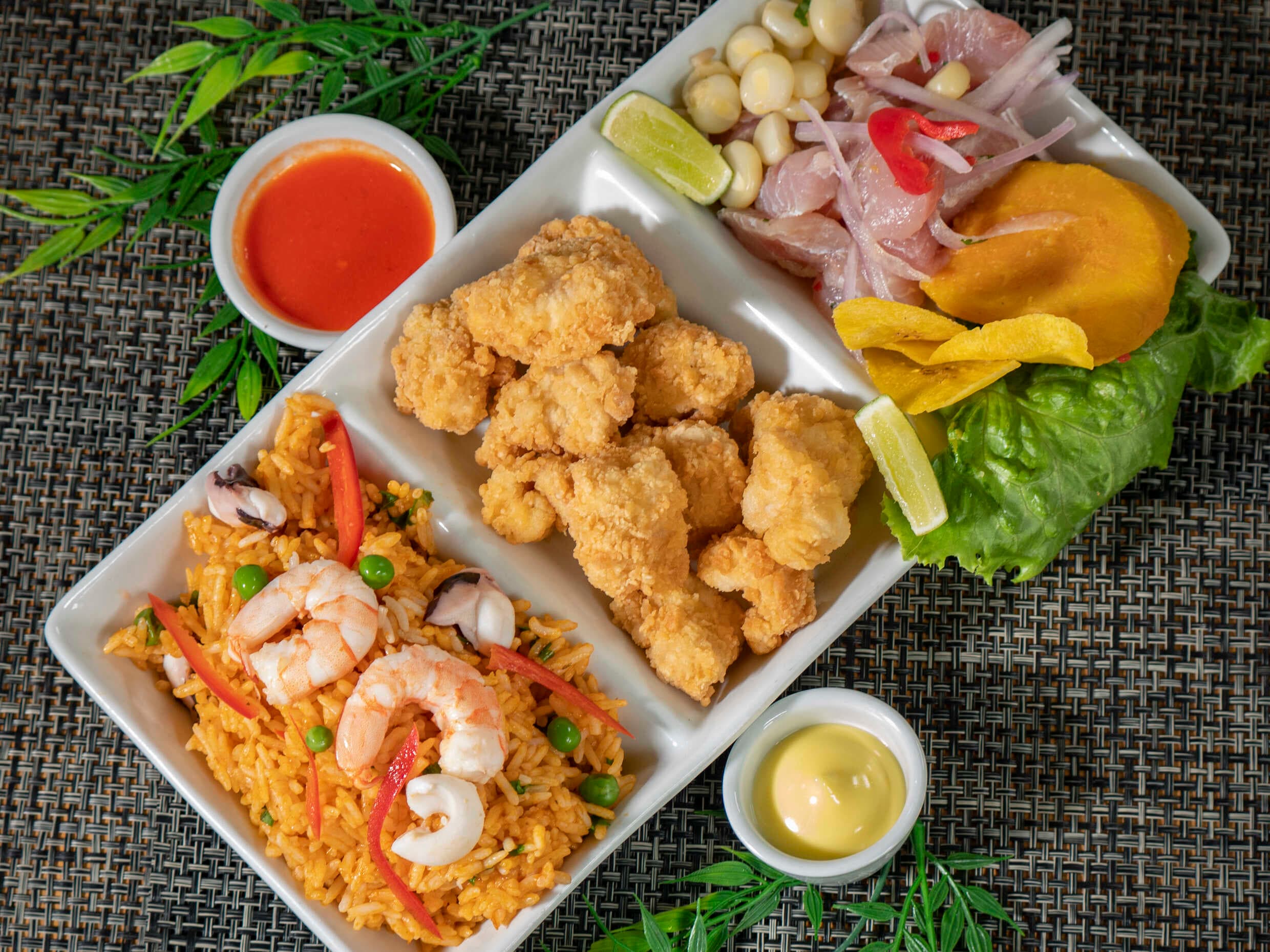 Ceviche, Chicharrón de Pescado y Arroz con Marisco