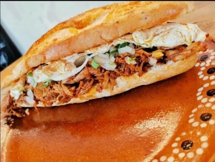 TORTA DE BIRRIA