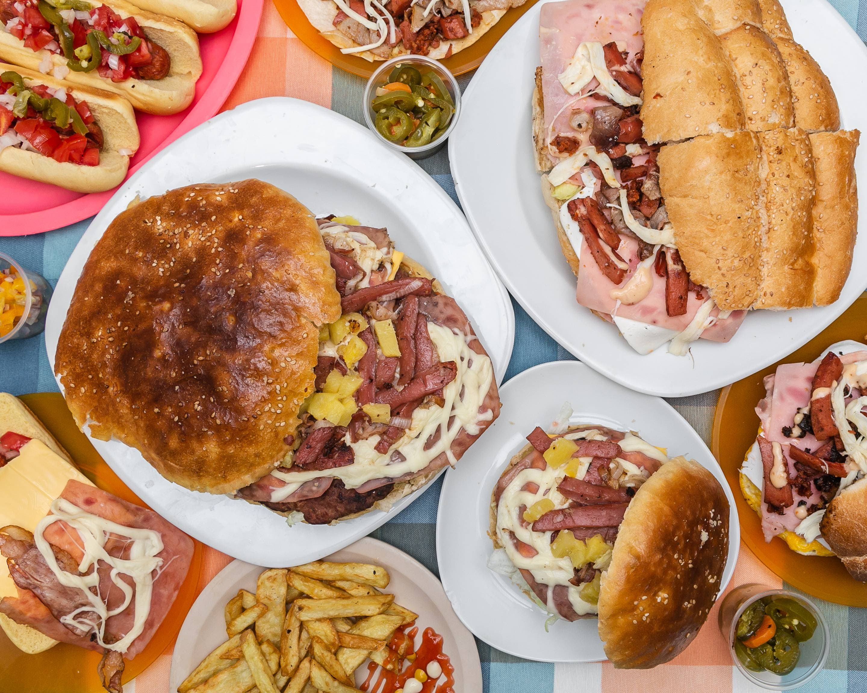 Hot Dog con Tocino y Queso Asadero