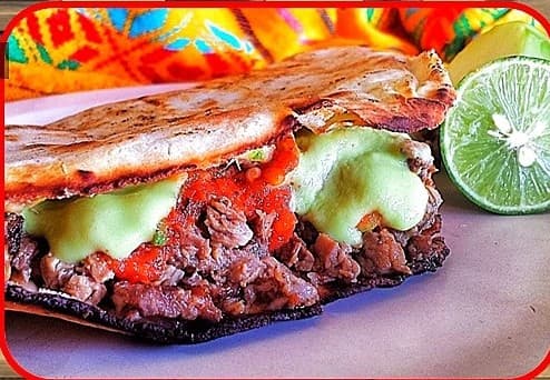 Quesadilla de maiz combinada (asada y pastor)