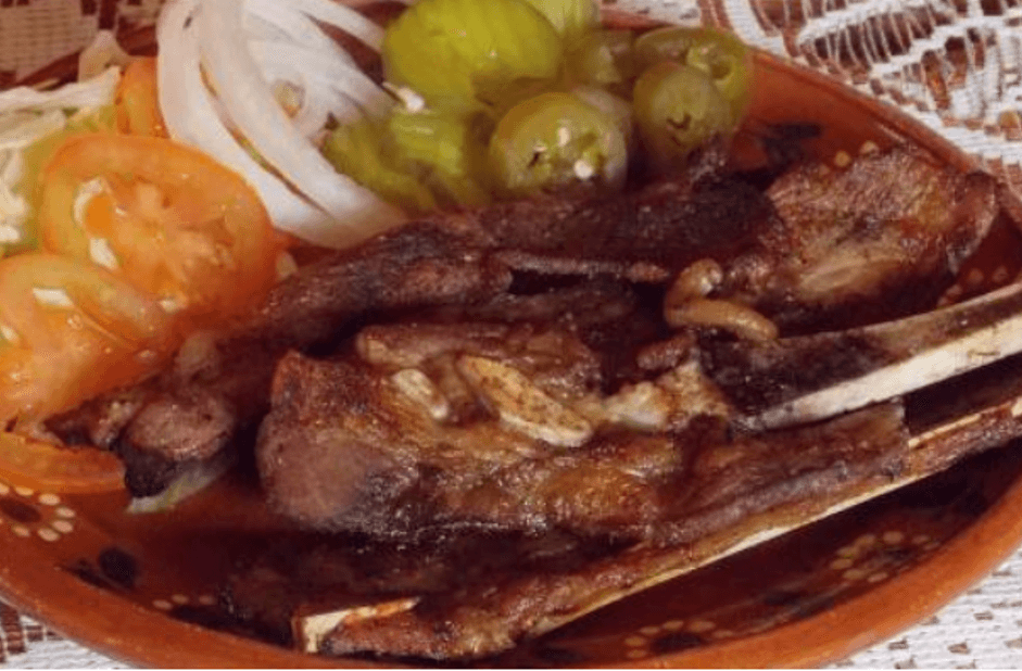 1  kilo de costillas de res con salsa BBQ
