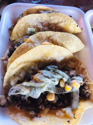 Taco con Guisado mas Queso