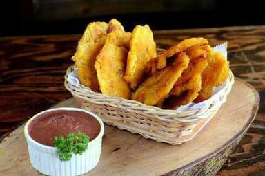 Patacones con Frijoles