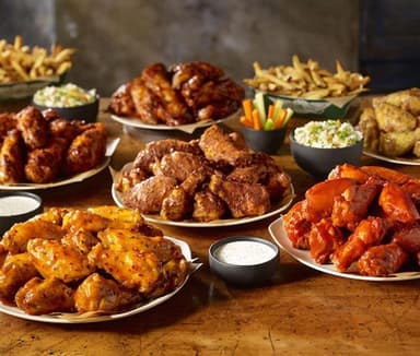 13 Alitas o Boneless y papitas a la francesa