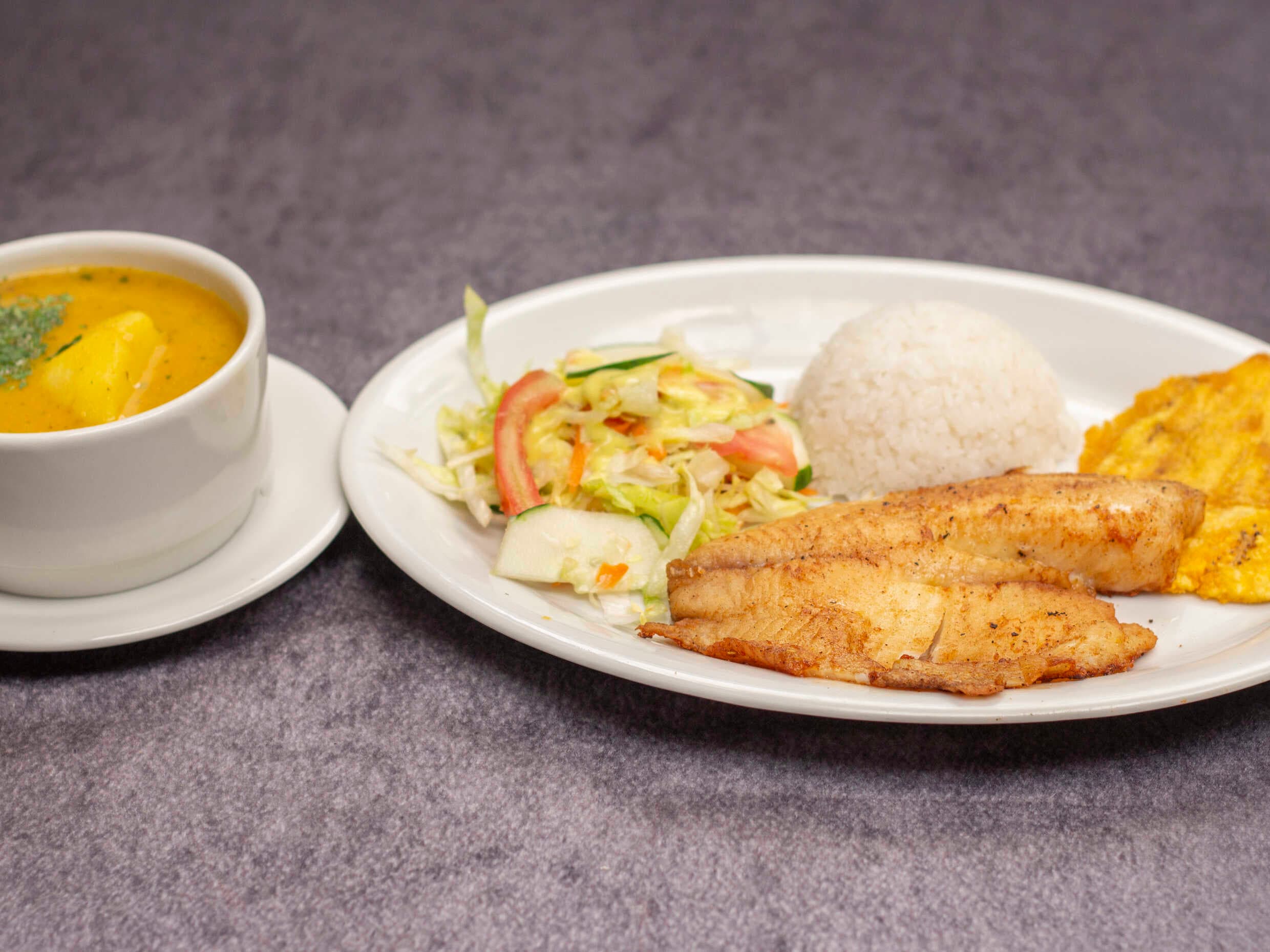 2 filetes de pescado + Consome