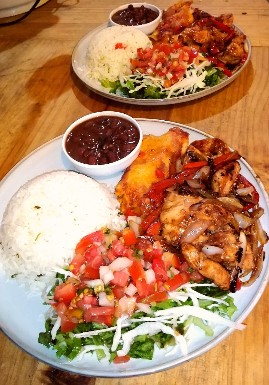 Casado con Fajitas de Pollo