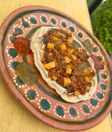 Memelita de Papa con Chorizo