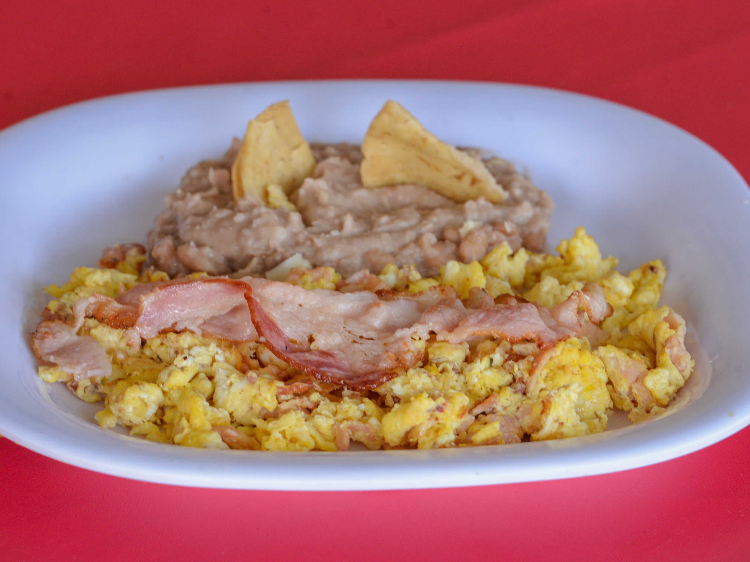 Huevos Sencillos con Tocino