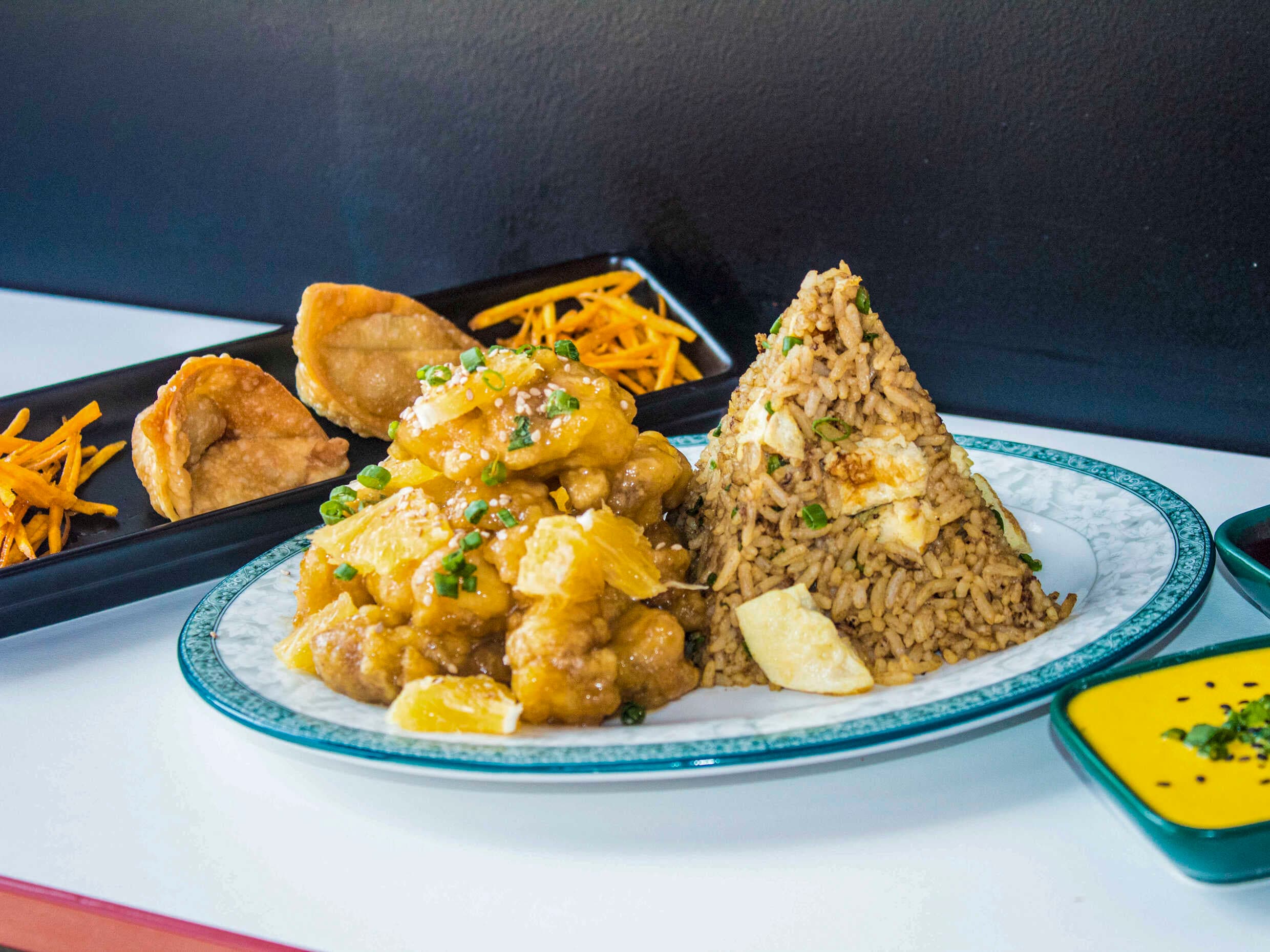Arroz Chaufa, Naranja Kay y 2 Wantanes