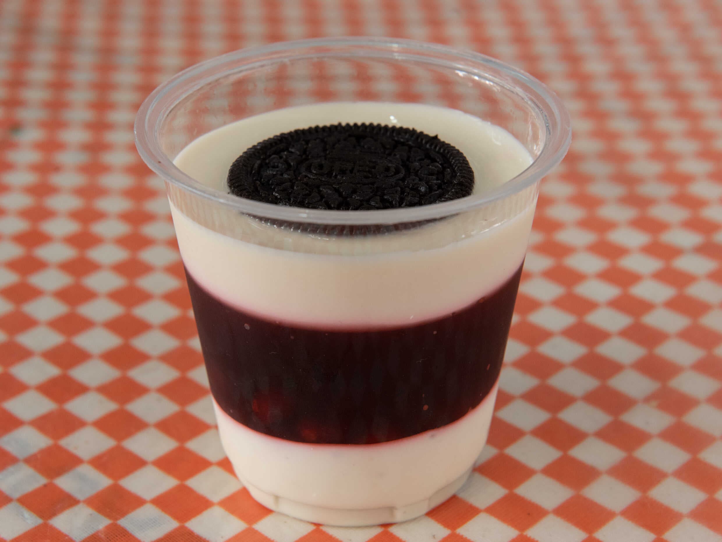 Gelatina de Oreo con Arándanos