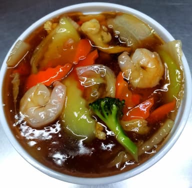 Chop Suey en Salsa con Mariscos y Vegetales  海鲜烩面