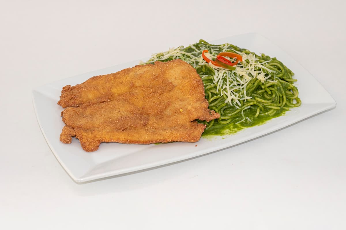 Tallarín Verde con Milanesa de Pollo