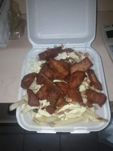 Deliciosos Chicharrones con Papas a la Francesa