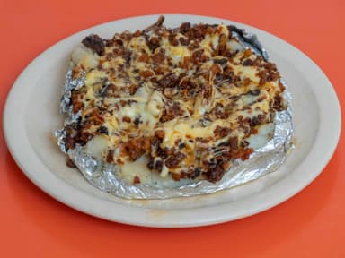 Papa con Chorizo y Queso